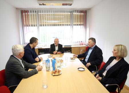 SREČANJE ŽUPANOV NA UPRAVNI ENOTI CERKNICA 08 FOTO LJUBO VUKELIČ